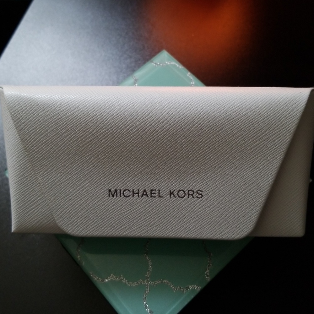 MICHAEL KORS SUNGLASSES  CASE ♥️🎁